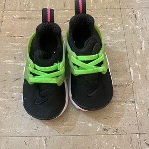 Nike Air Presto Black and Neon Green Sneakers casual sneakers size 5C